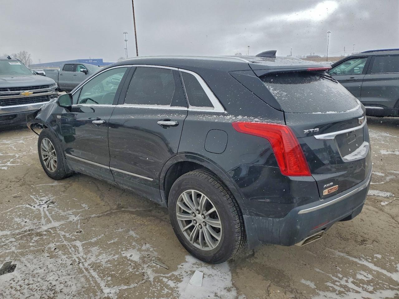 2017 CADILLAC XT5 LUXURY photo 2