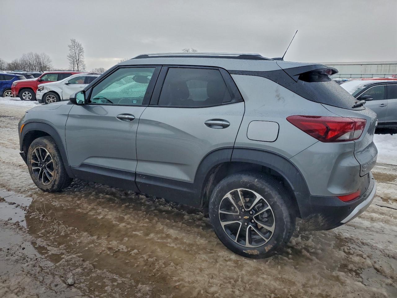 2025 CHEVROLET TRAILBLAZER LT photo 2