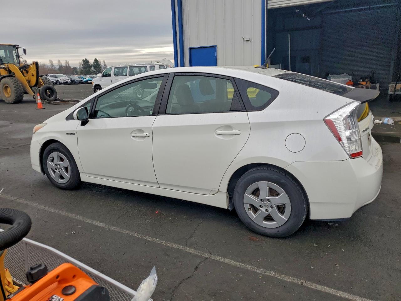 2011 TOYOTA PRIUS photo 2