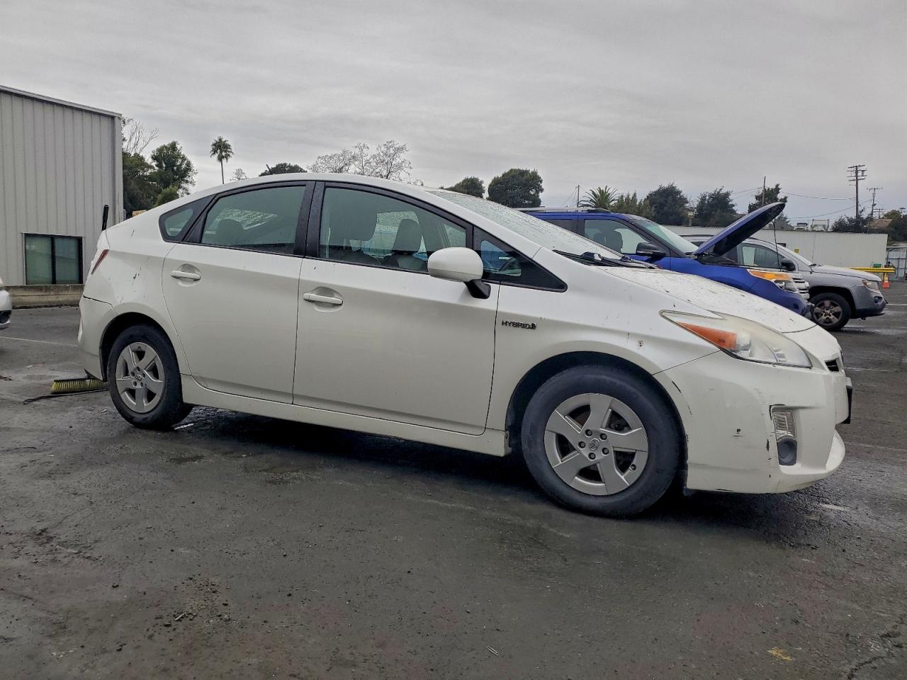 2011 TOYOTA PRIUS photo 4