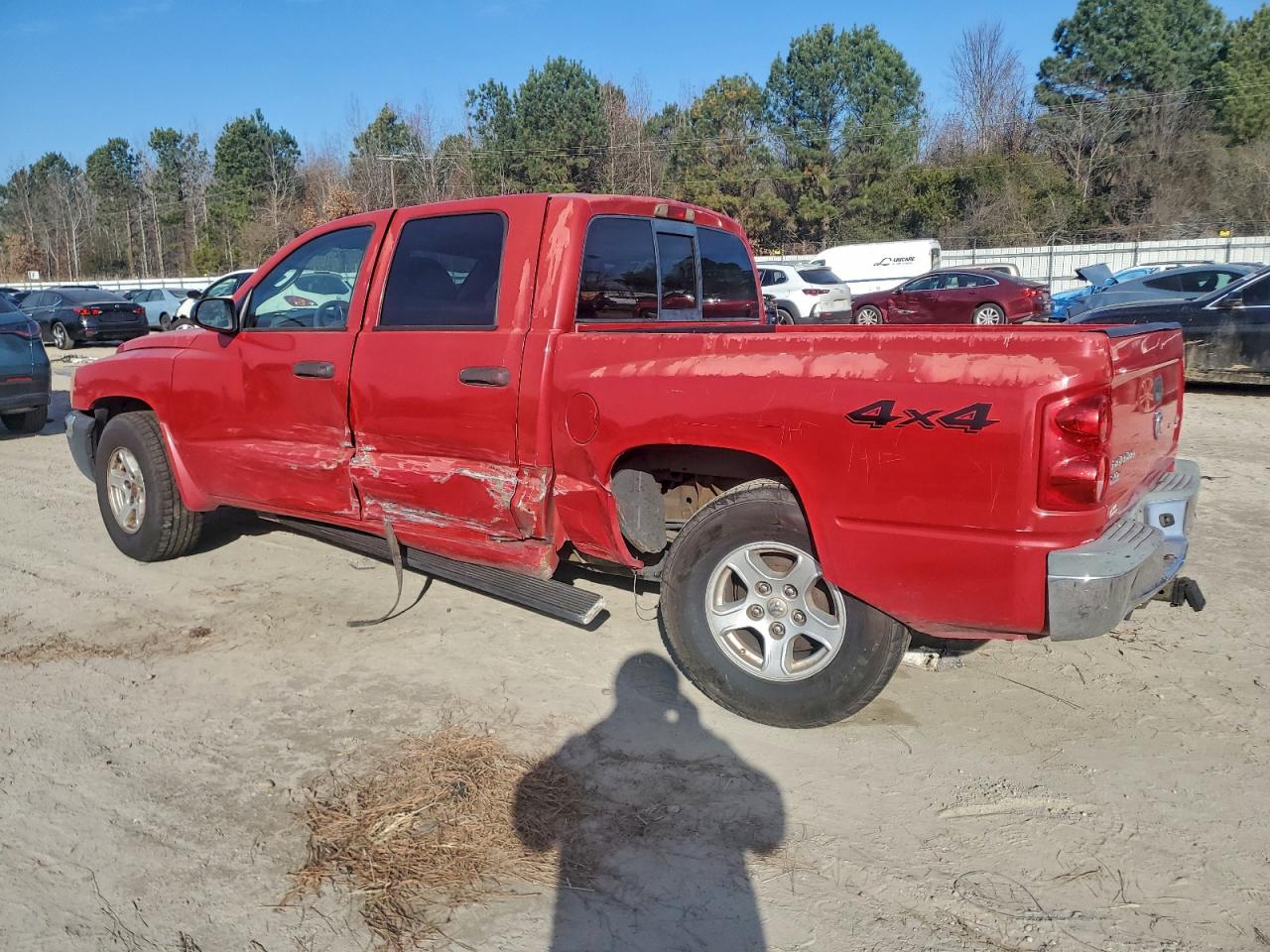 2005 DODGE DAKOTA QUAD SLT photo 2