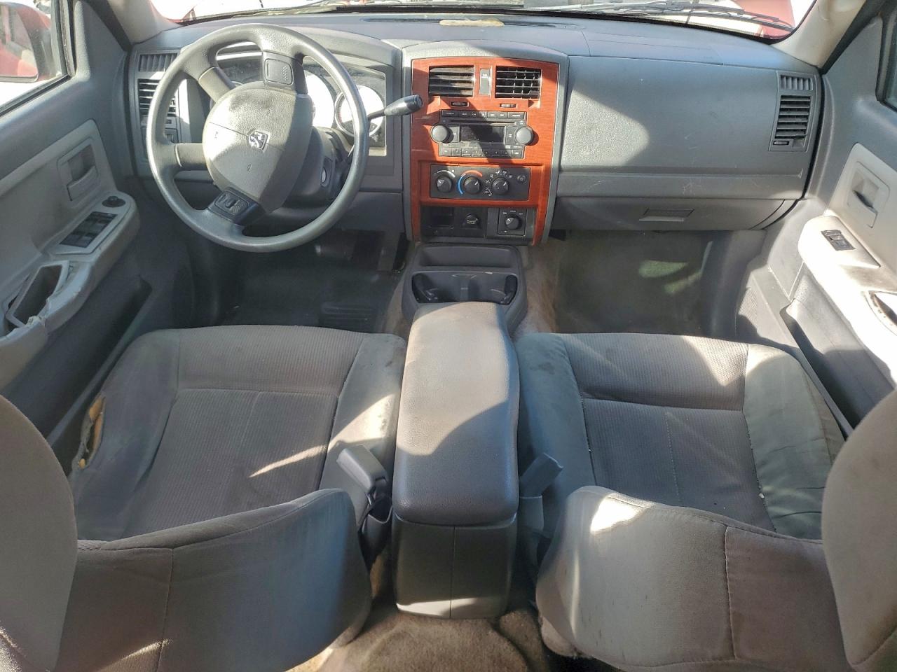 2005 DODGE DAKOTA QUAD SLT photo 8