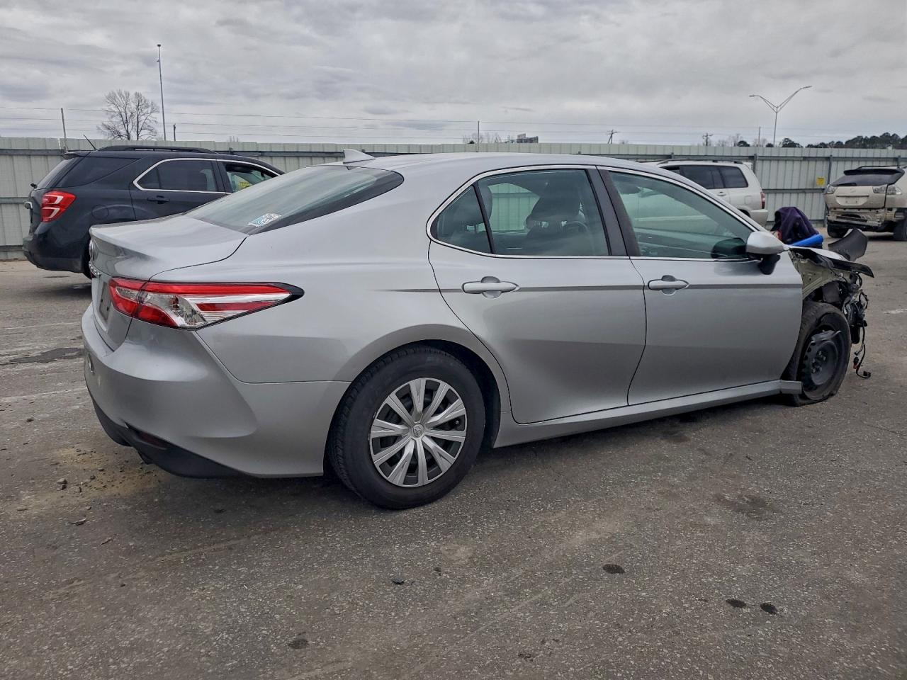 2020 TOYOTA CAMRY L photo 3