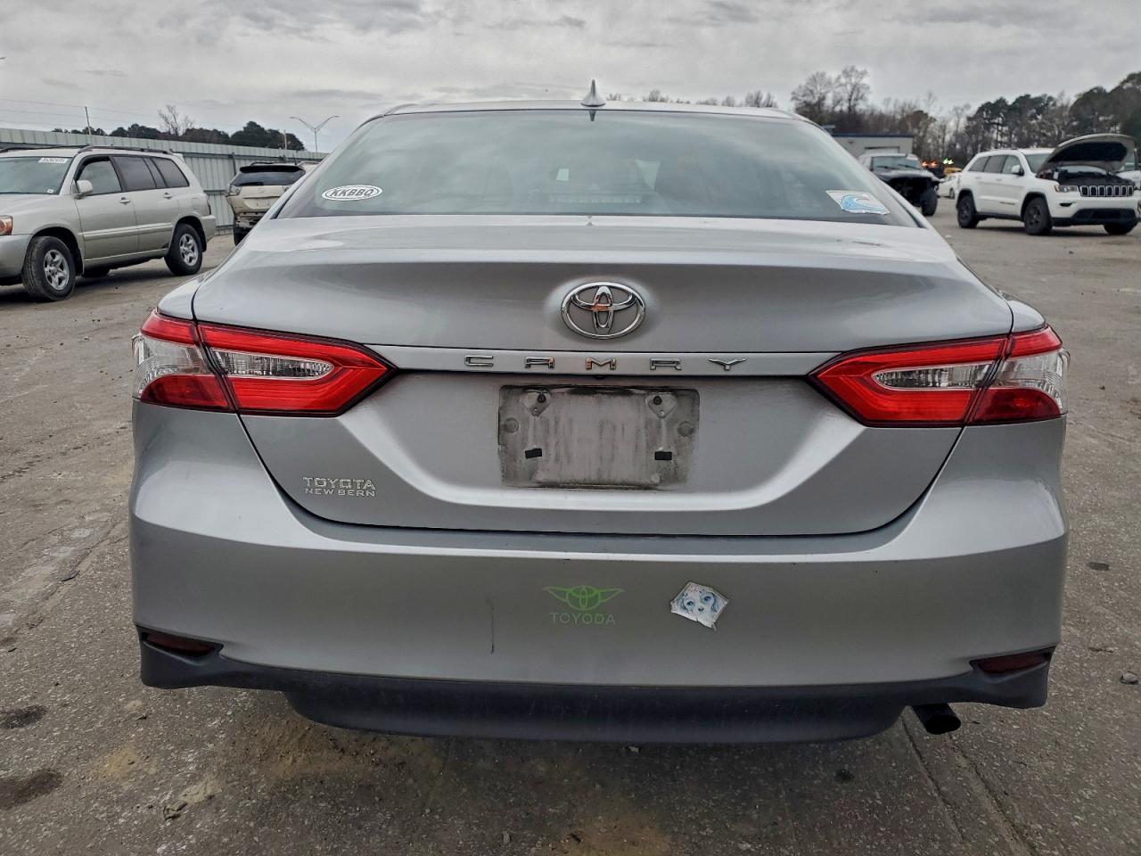 2020 TOYOTA CAMRY L photo 6
