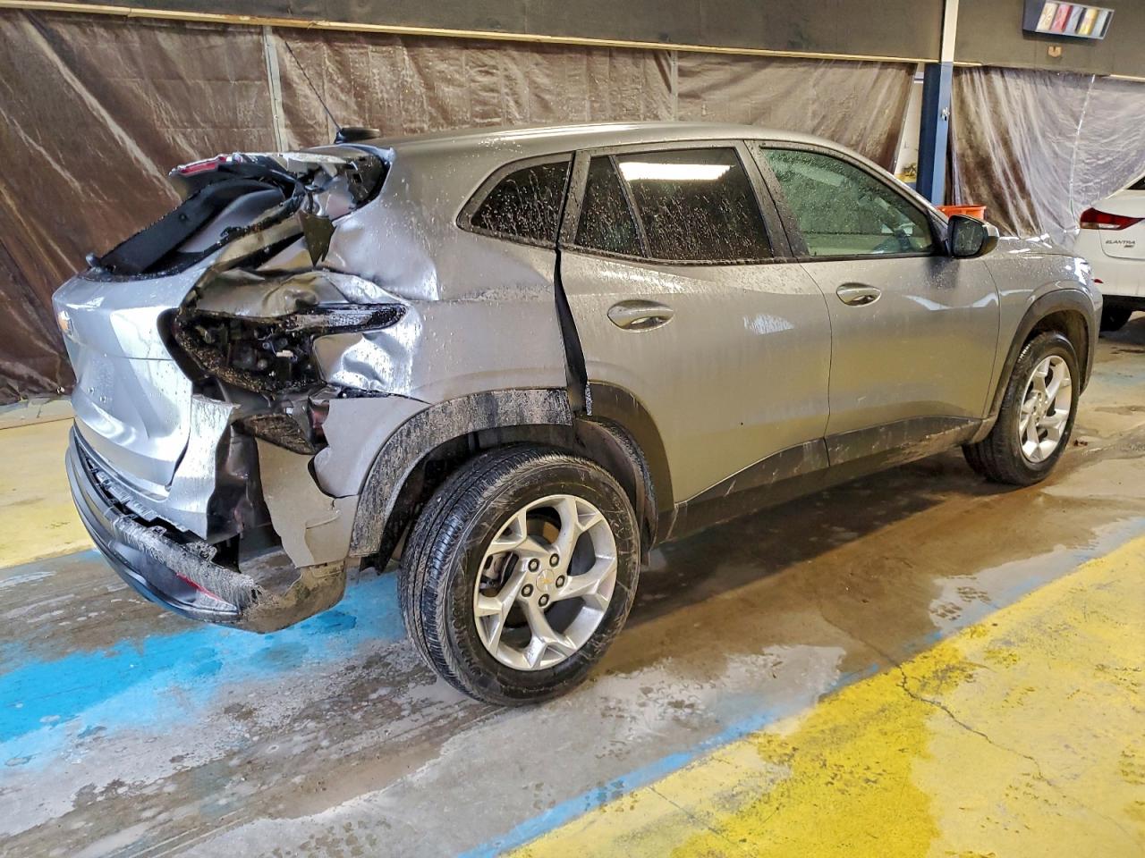 2025 CHEVROLET TRAX LS photo 3