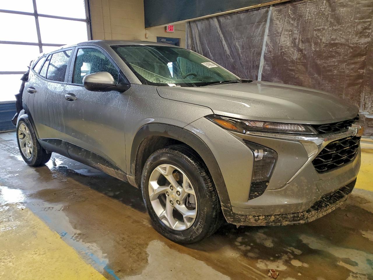 2025 CHEVROLET TRAX LS photo 4