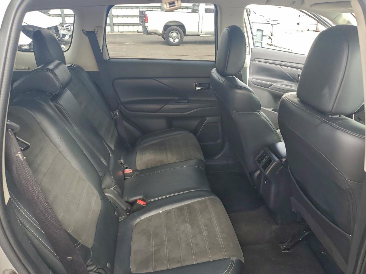2019 MITSUBISHI OUTLANDER SE photo 11
