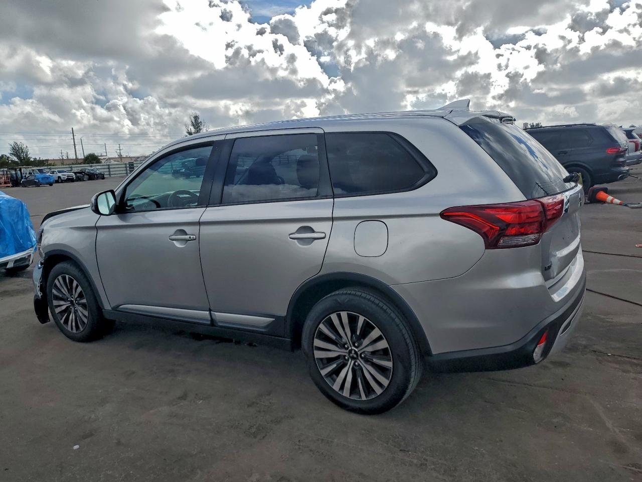 2019 MITSUBISHI OUTLANDER SE photo 2