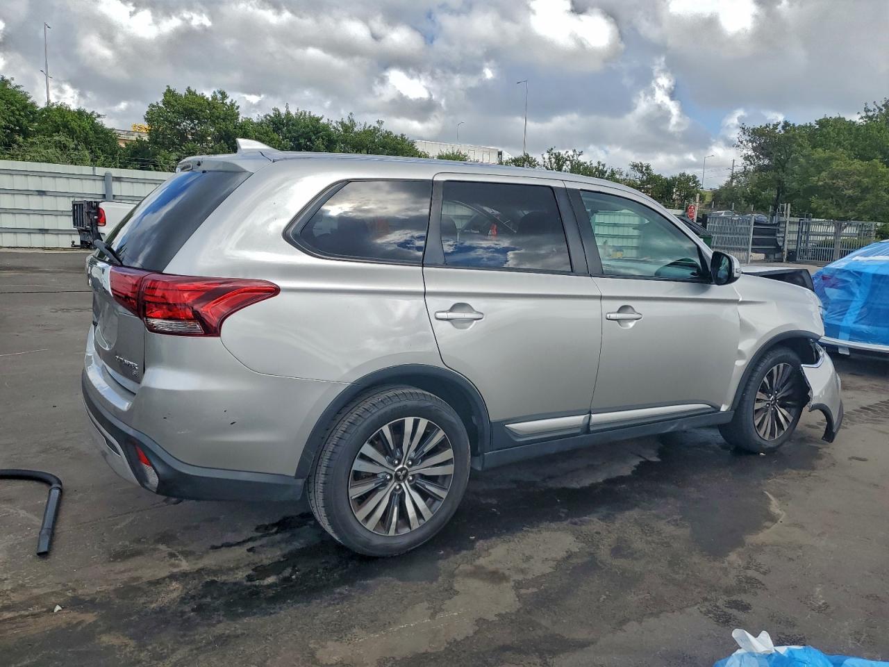 2019 MITSUBISHI OUTLANDER SE photo 3