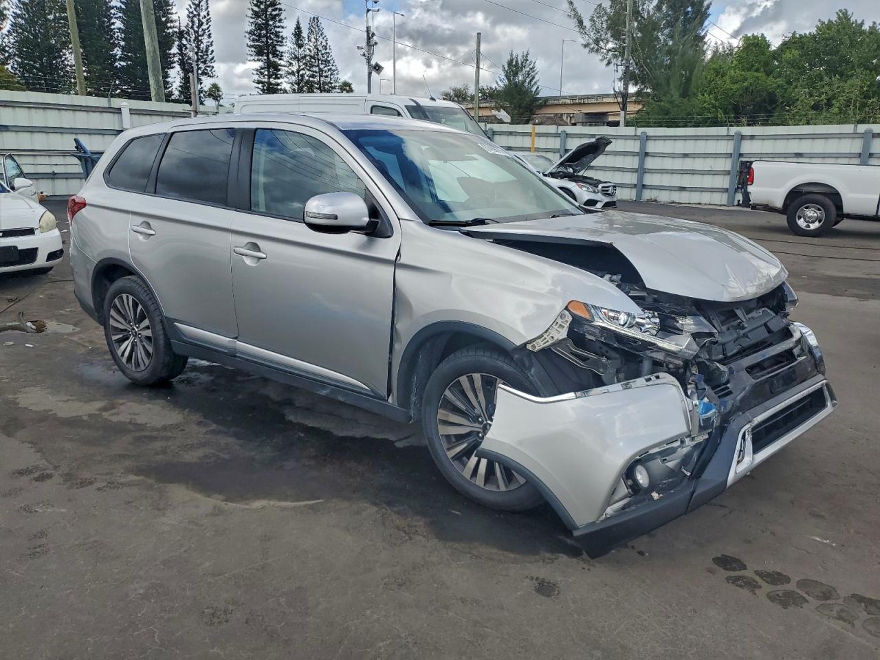 2019 MITSUBISHI OUTLANDER SE photo 4