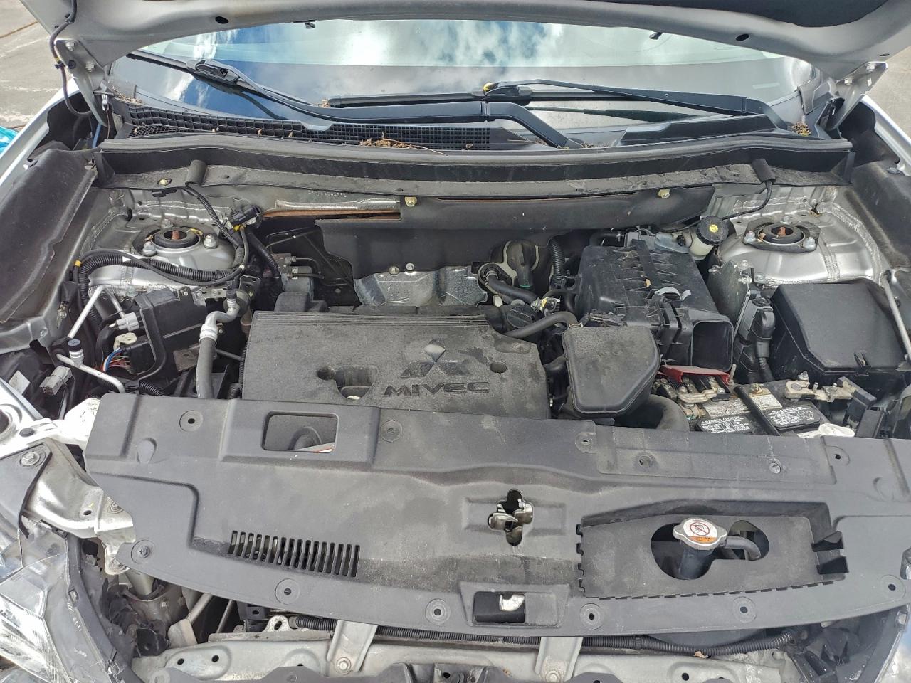 2019 MITSUBISHI OUTLANDER SE photo 12
