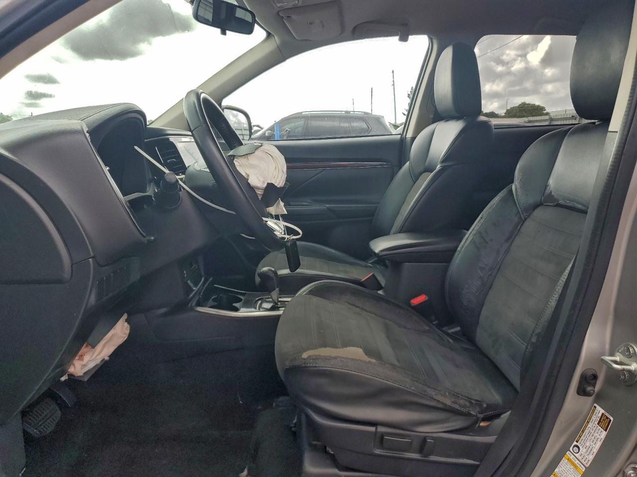 2019 MITSUBISHI OUTLANDER SE photo 7