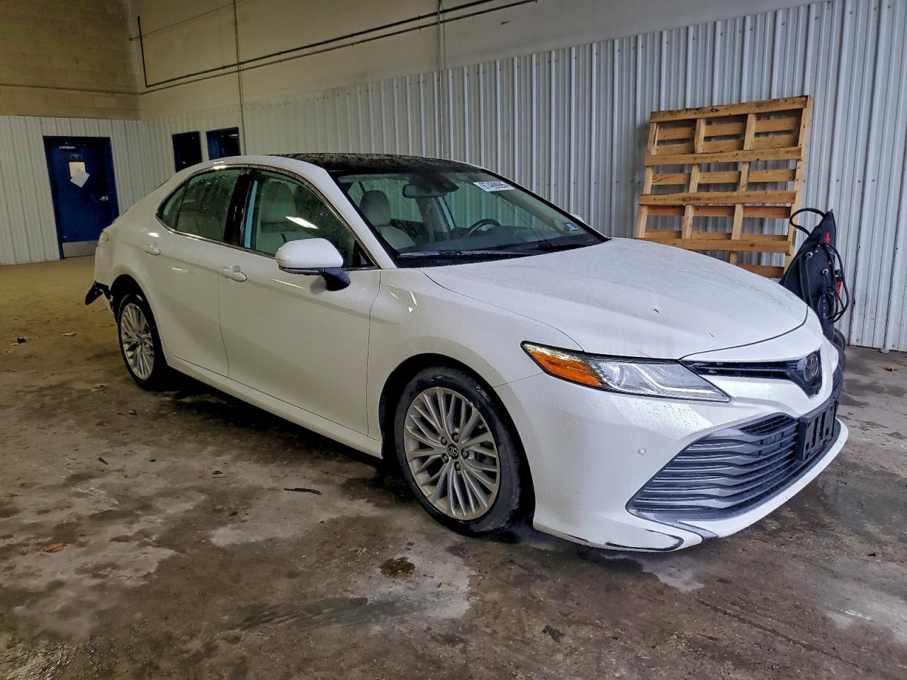 2019 TOYOTA CAMRY XSE photo 4