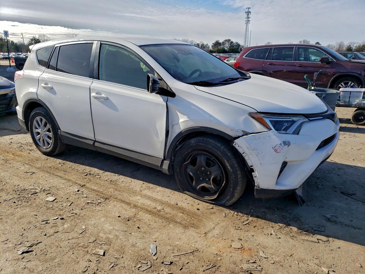 2018 TOYOTA RAV4 LE photo 4