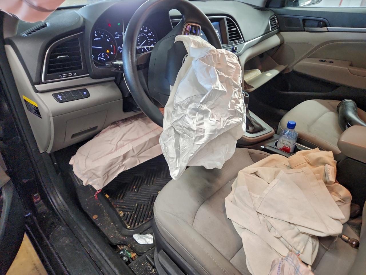 2017 HYUNDAI ELANTRA SE photo 8