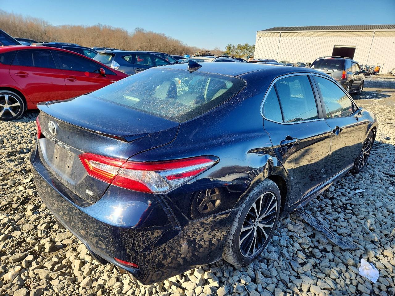 2019 TOYOTA CAMRY L photo 3