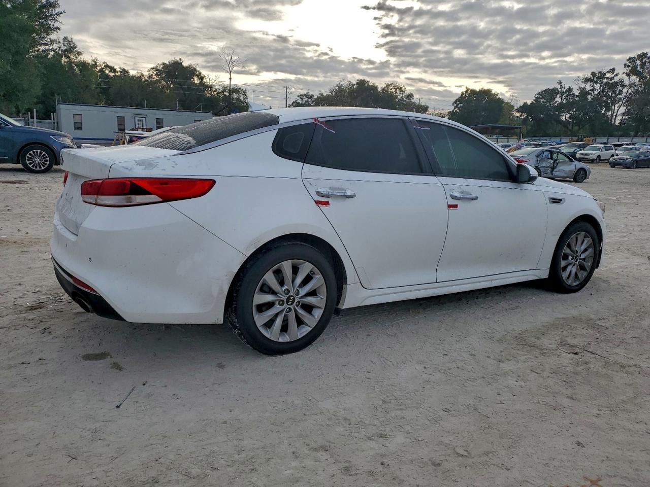 2018 KIA OPTIMA LX photo 3