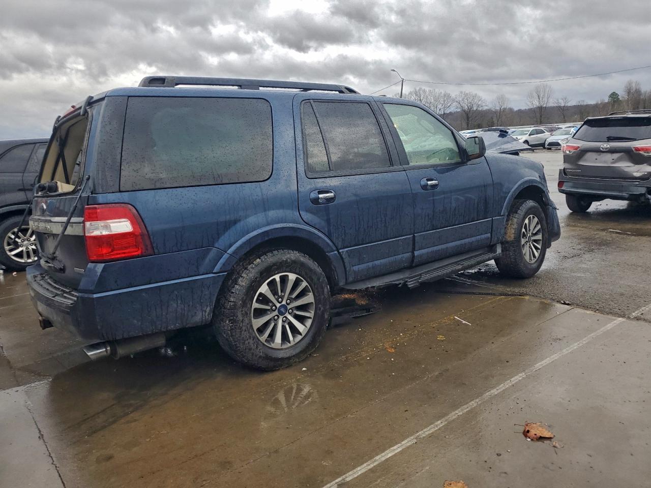 2017 FORD EXPEDITION XLT photo 3