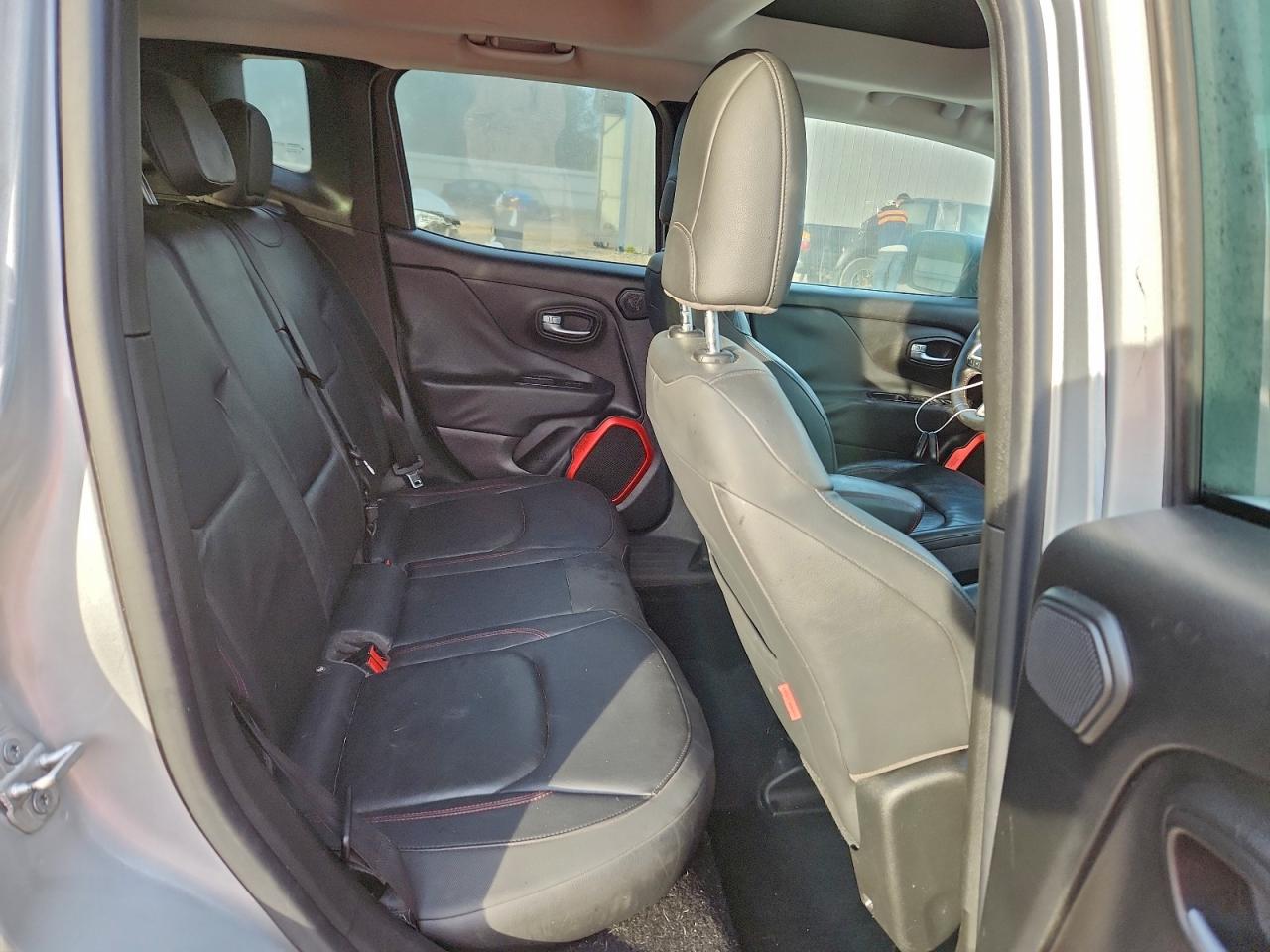 2015 JEEP RENEGADE TRAILHAWK photo 11