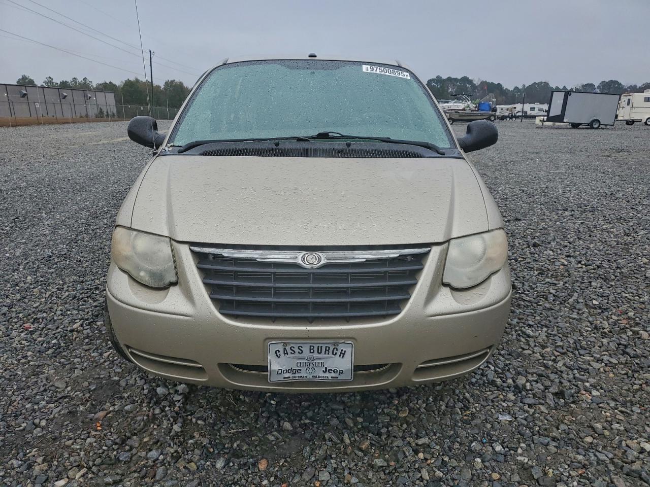 2006 CHRYSLER TOWN & COUNTRY LX photo 5