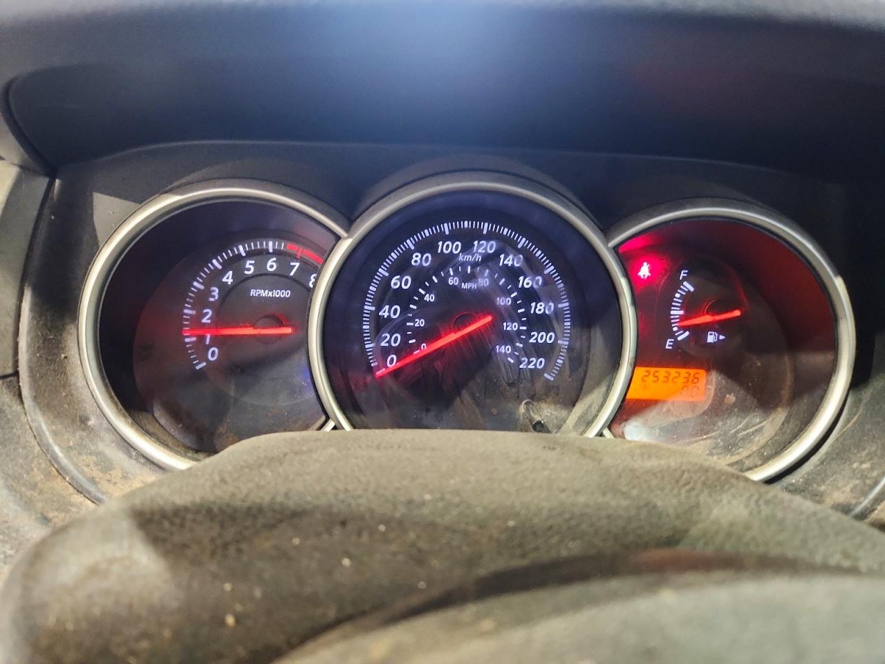 2011 NISSAN VERSA S photo 9