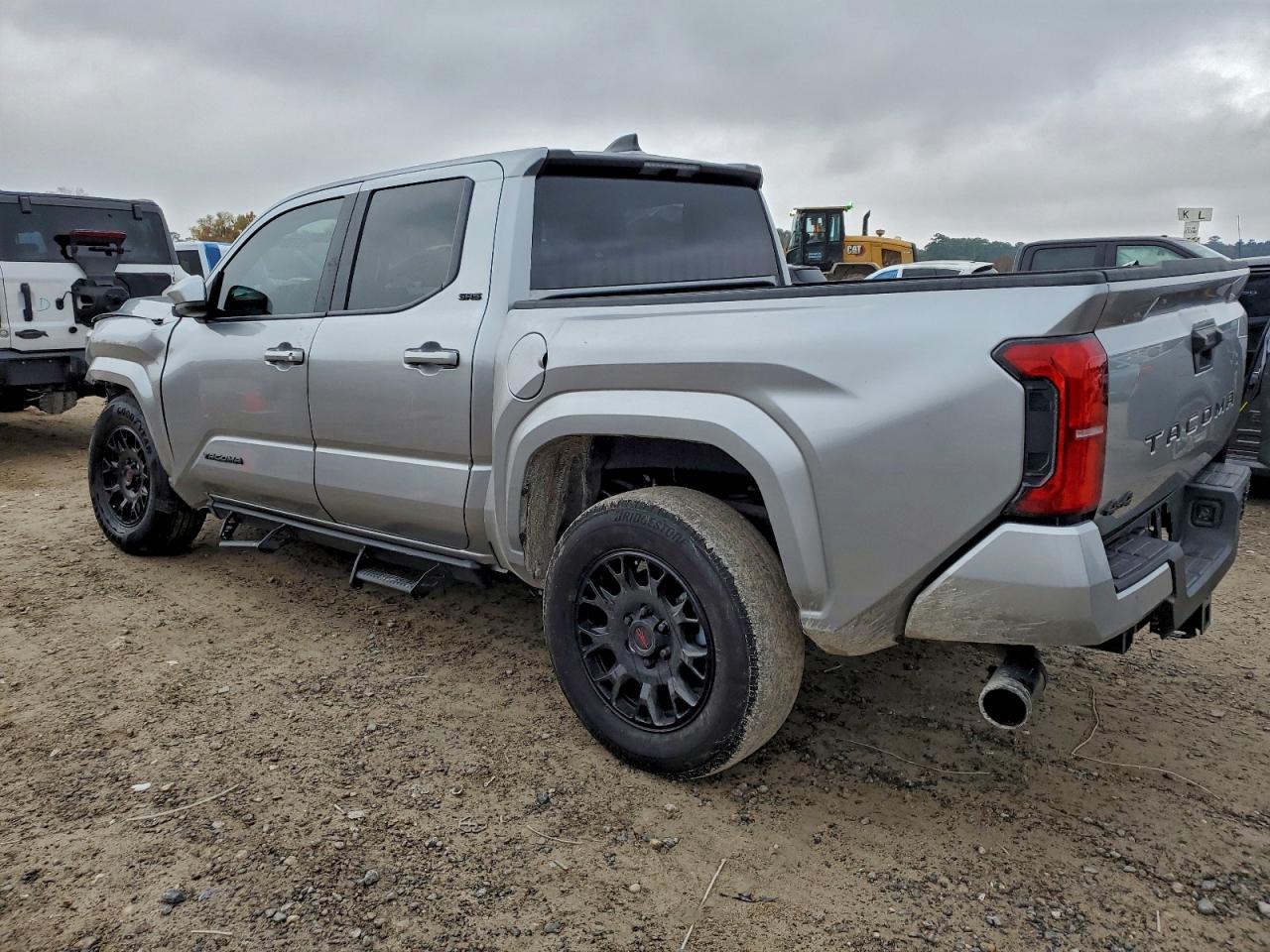2025 TOYOTA TACOMA DOUBLE CAB photo 2