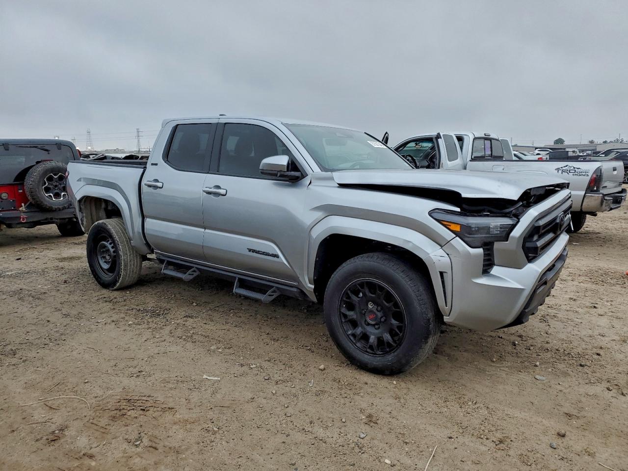 2025 TOYOTA TACOMA DOUBLE CAB photo 4