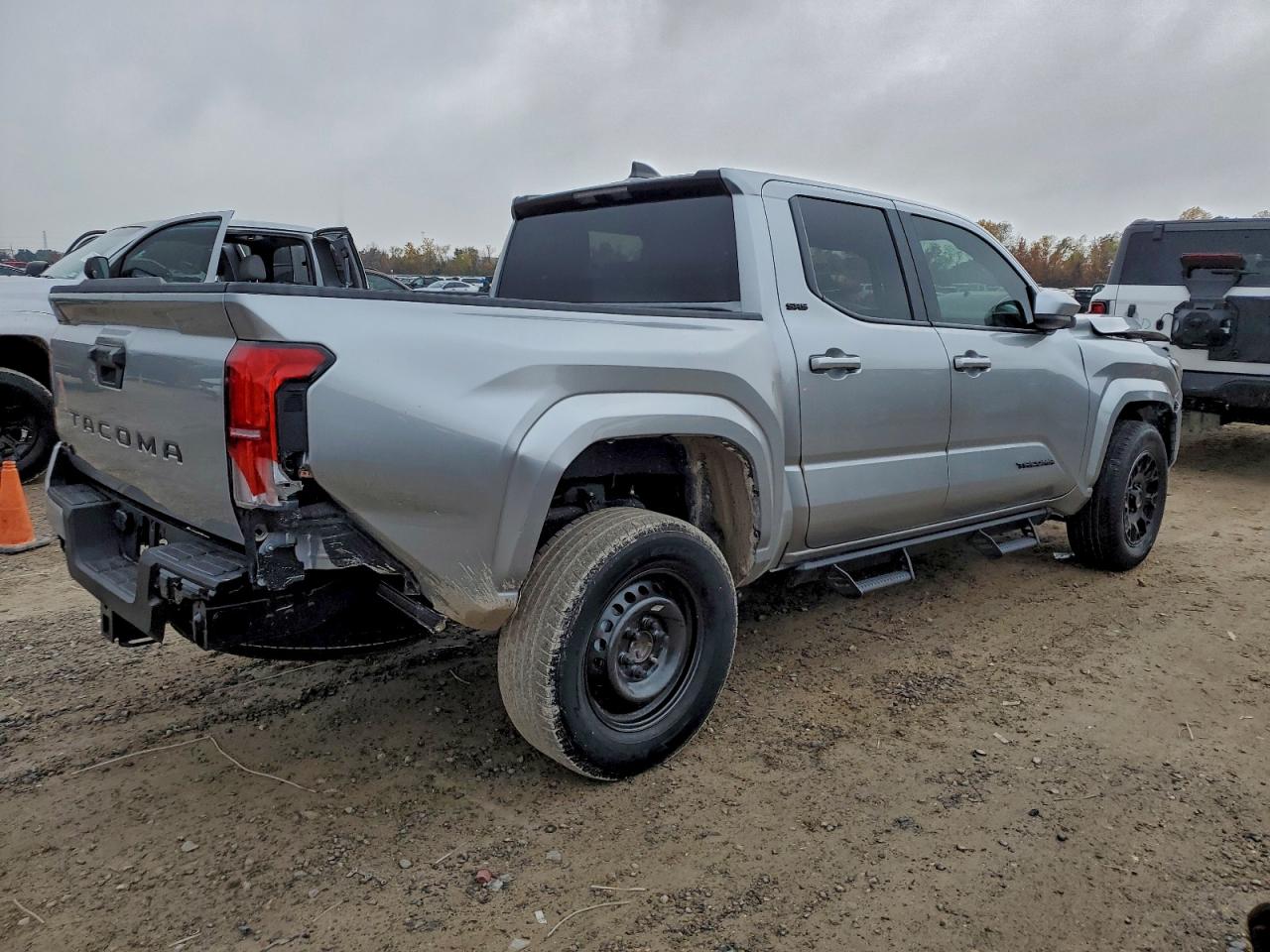 2025 TOYOTA TACOMA DOUBLE CAB photo 3