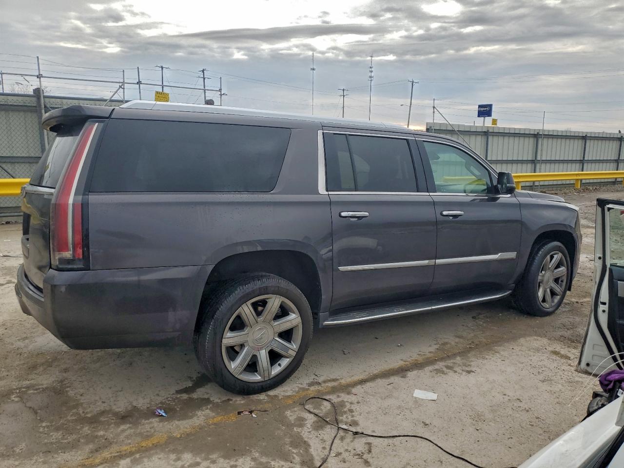 2016 CADILLAC ESCALADE ESV LUXURY photo 3