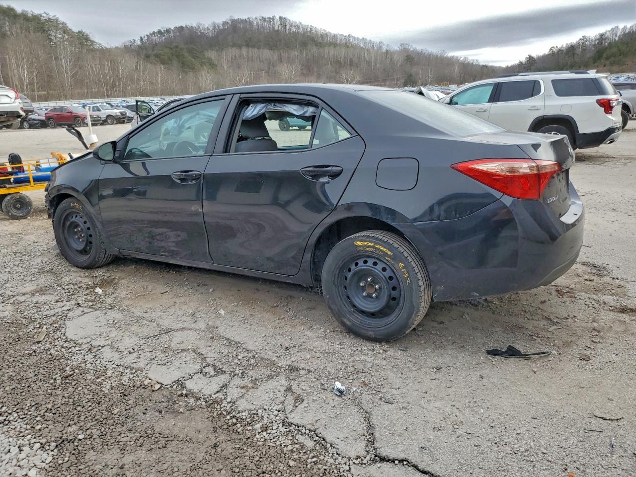 2017 TOYOTA COROLLA L photo 2