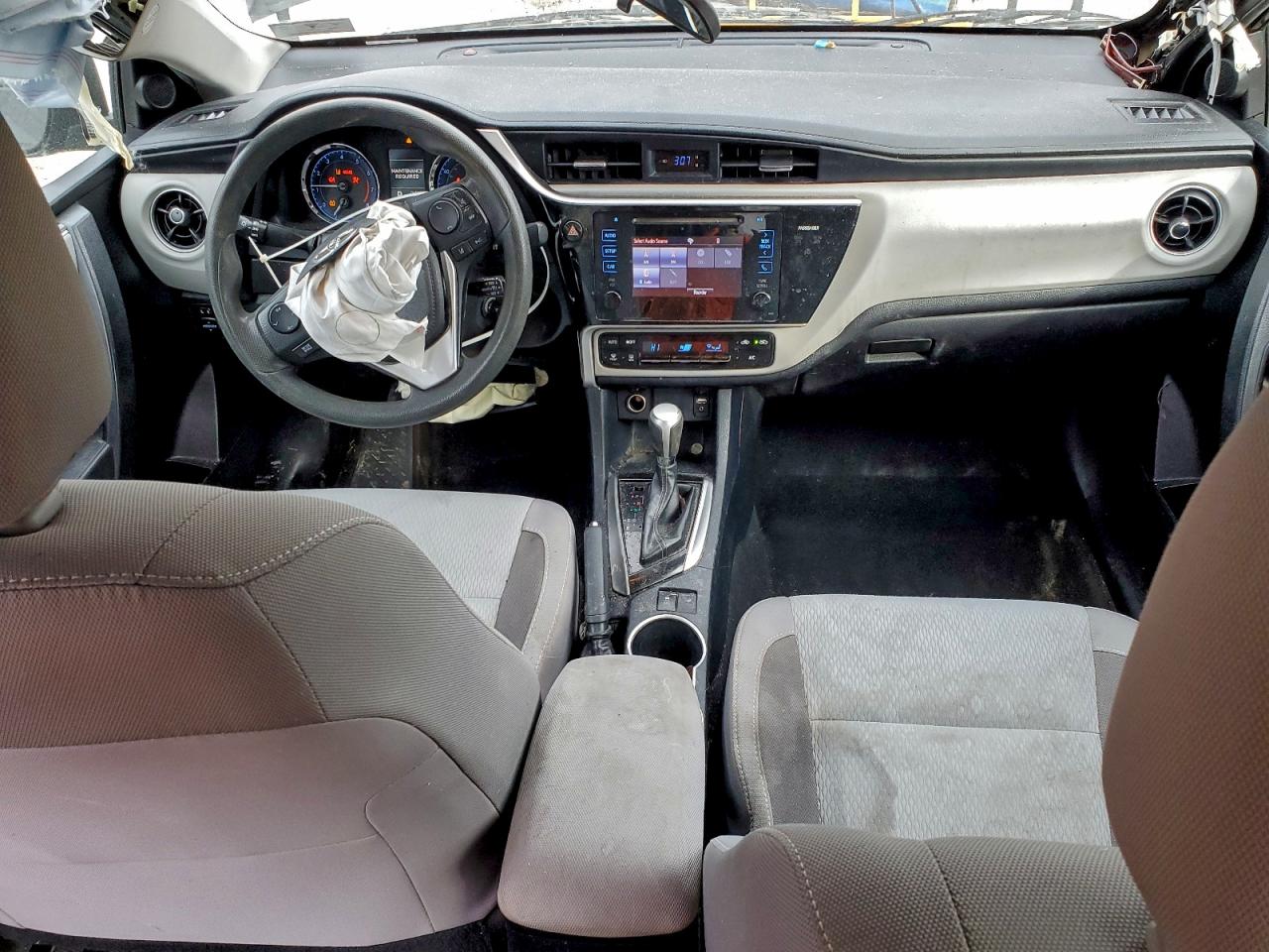 2017 TOYOTA COROLLA L photo 8