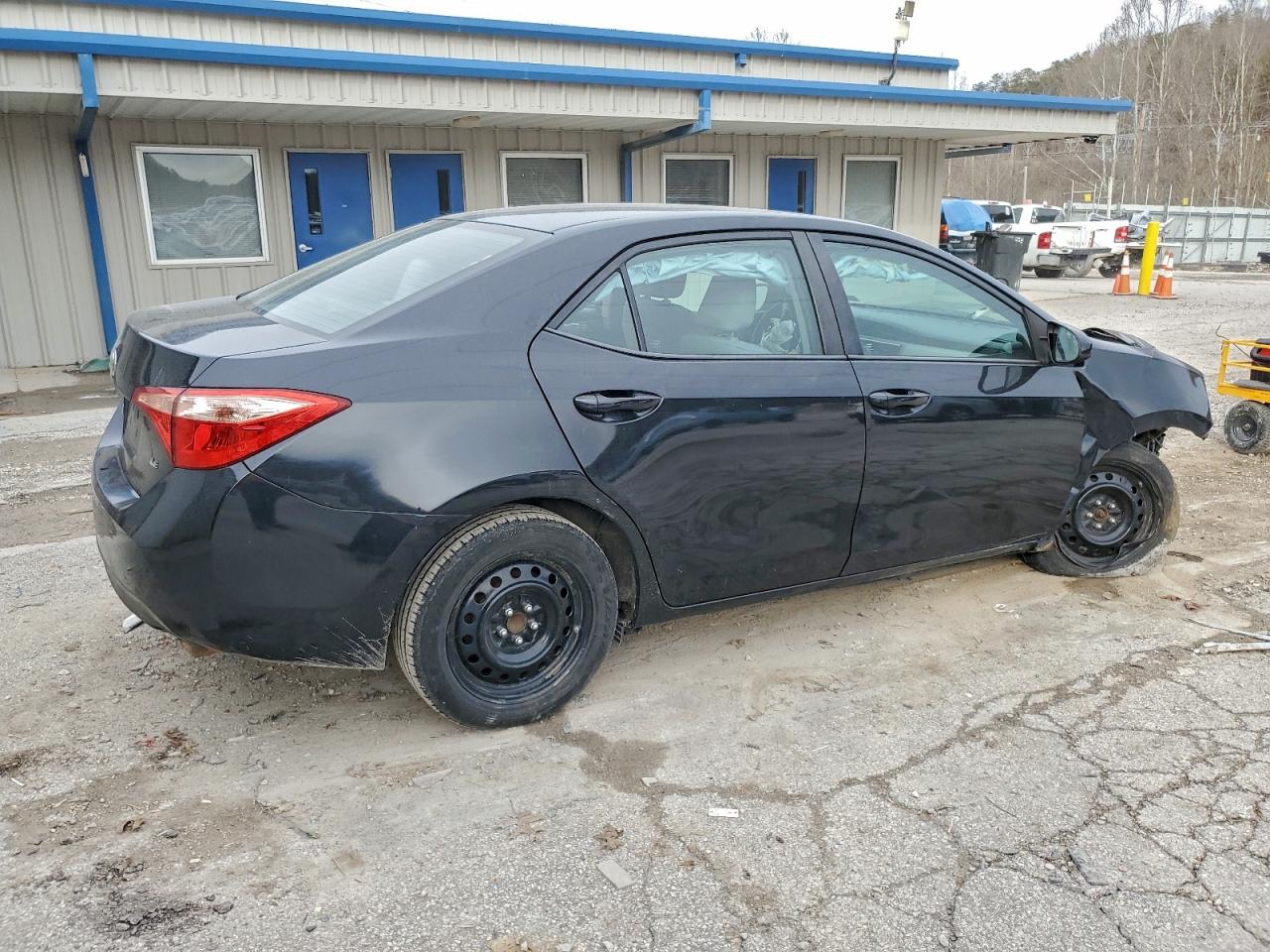 2017 TOYOTA COROLLA L photo 3