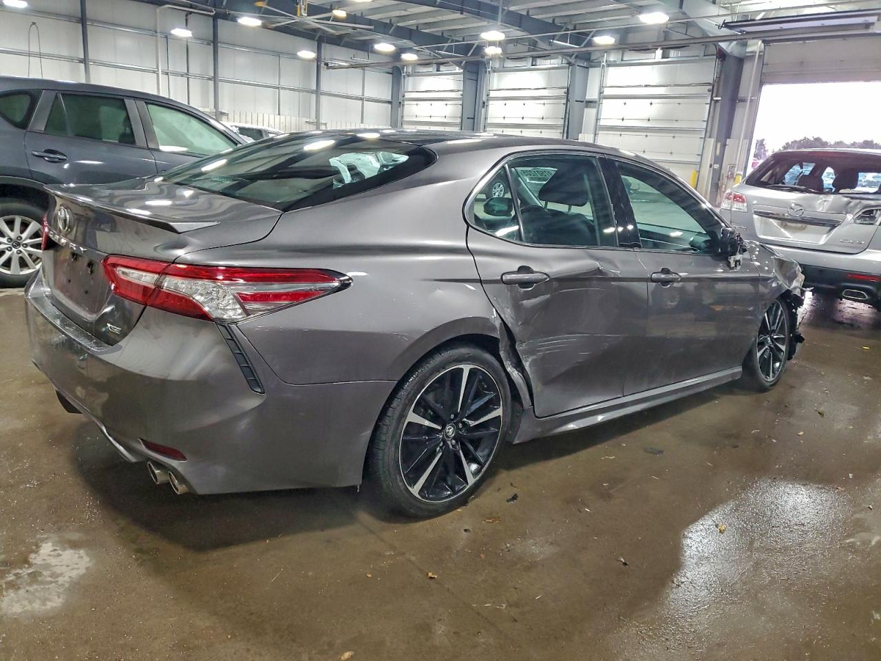 2018 TOYOTA CAMRY XSE photo 3