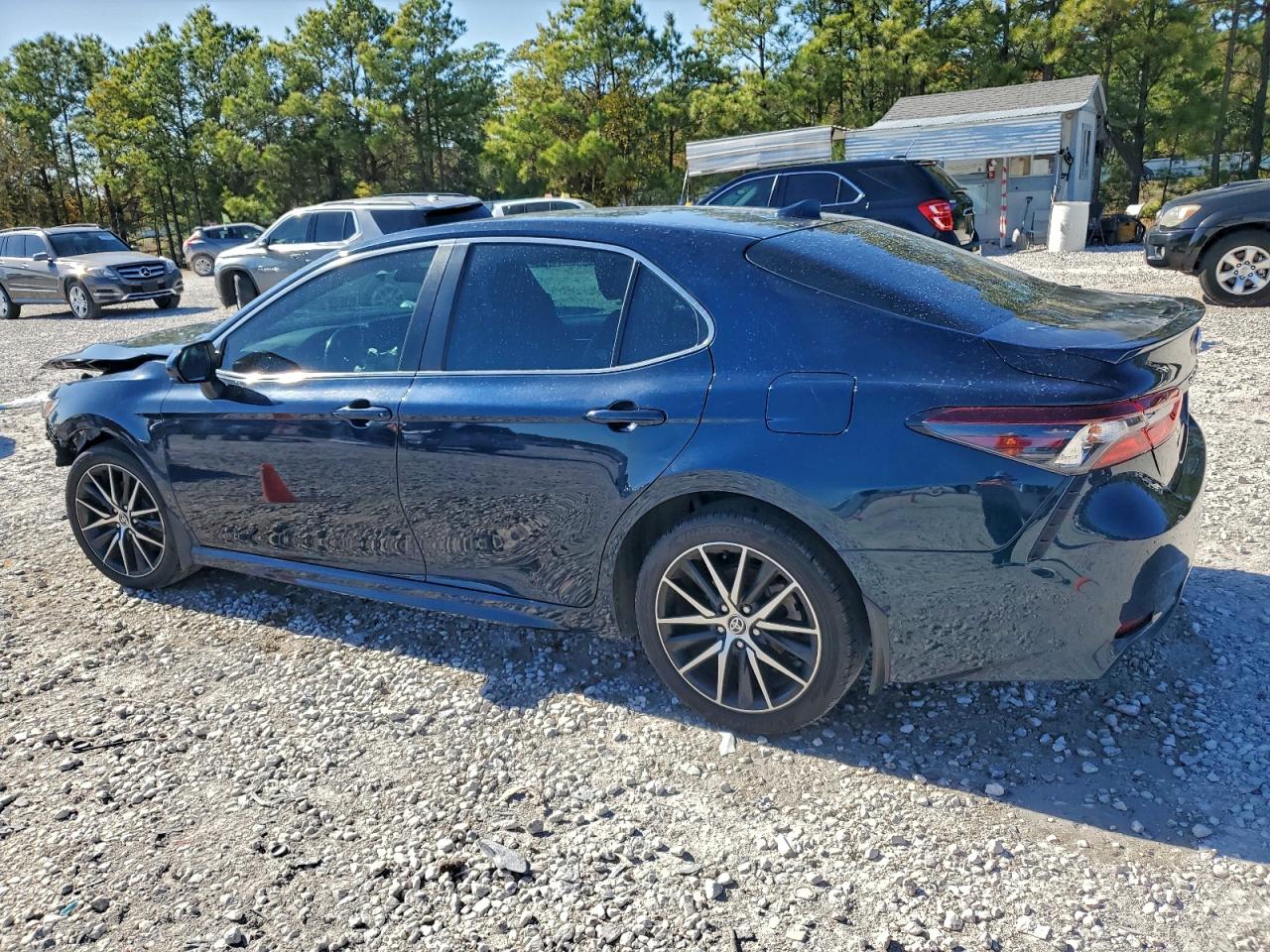 2021 TOYOTA CAMRY SE photo 2