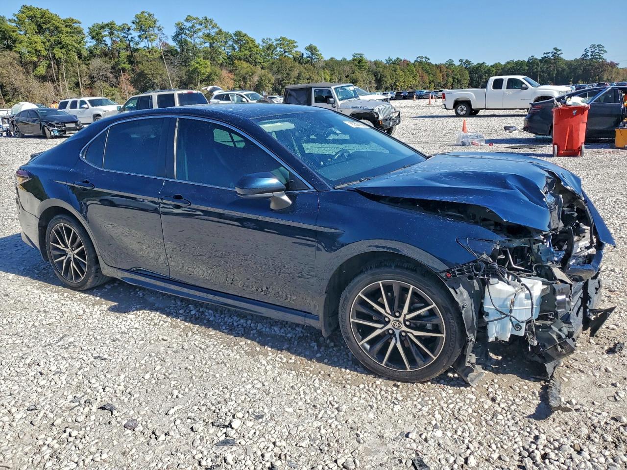 2021 TOYOTA CAMRY SE photo 4