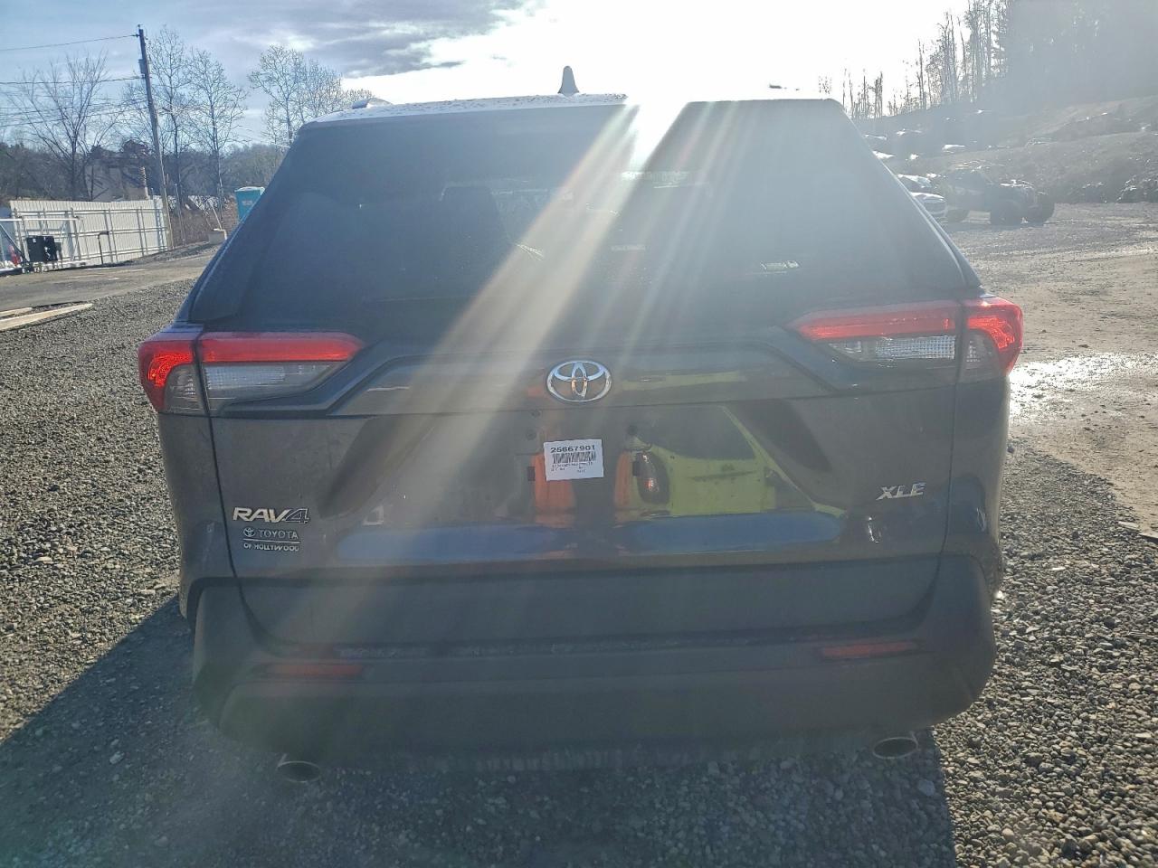 2022 TOYOTA RAV4 XLE photo 6