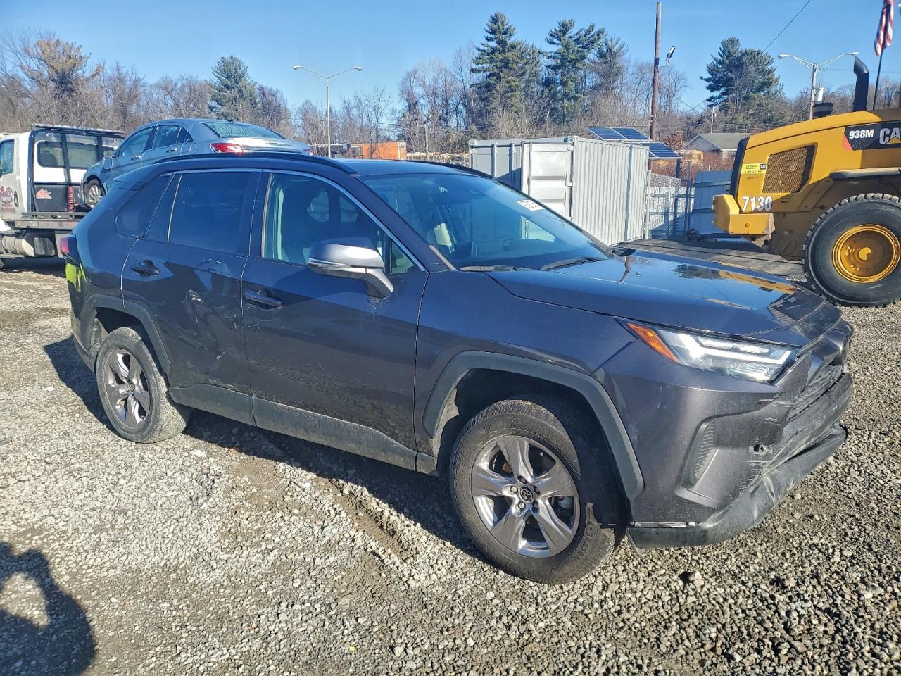 2022 TOYOTA RAV4 XLE photo 4