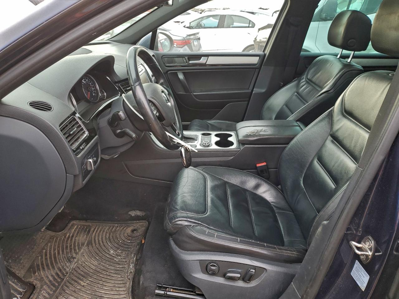2014 VOLKSWAGEN TOUAREG V6 photo 13