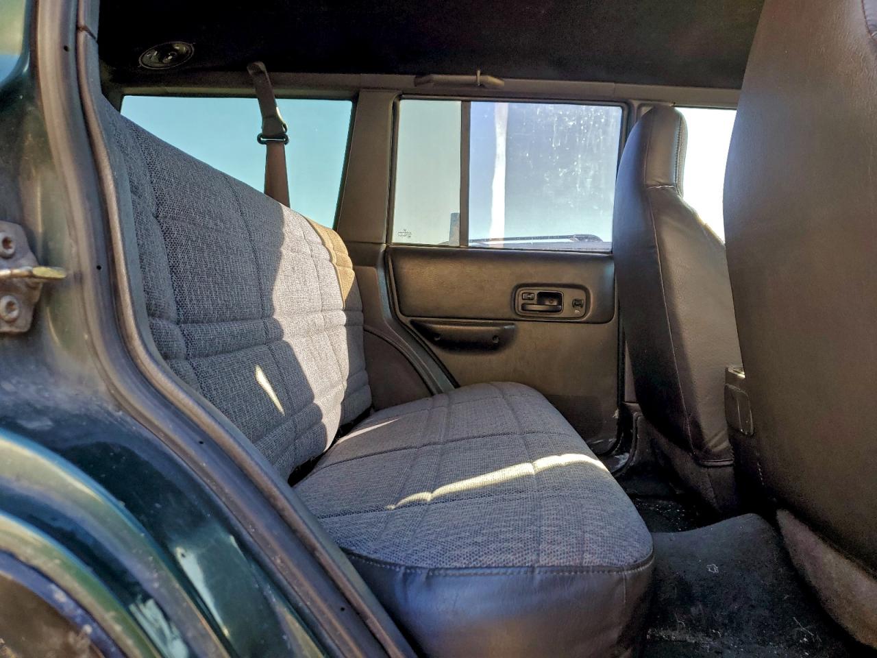 2001 JEEP CHEROKEE SPORT photo 11