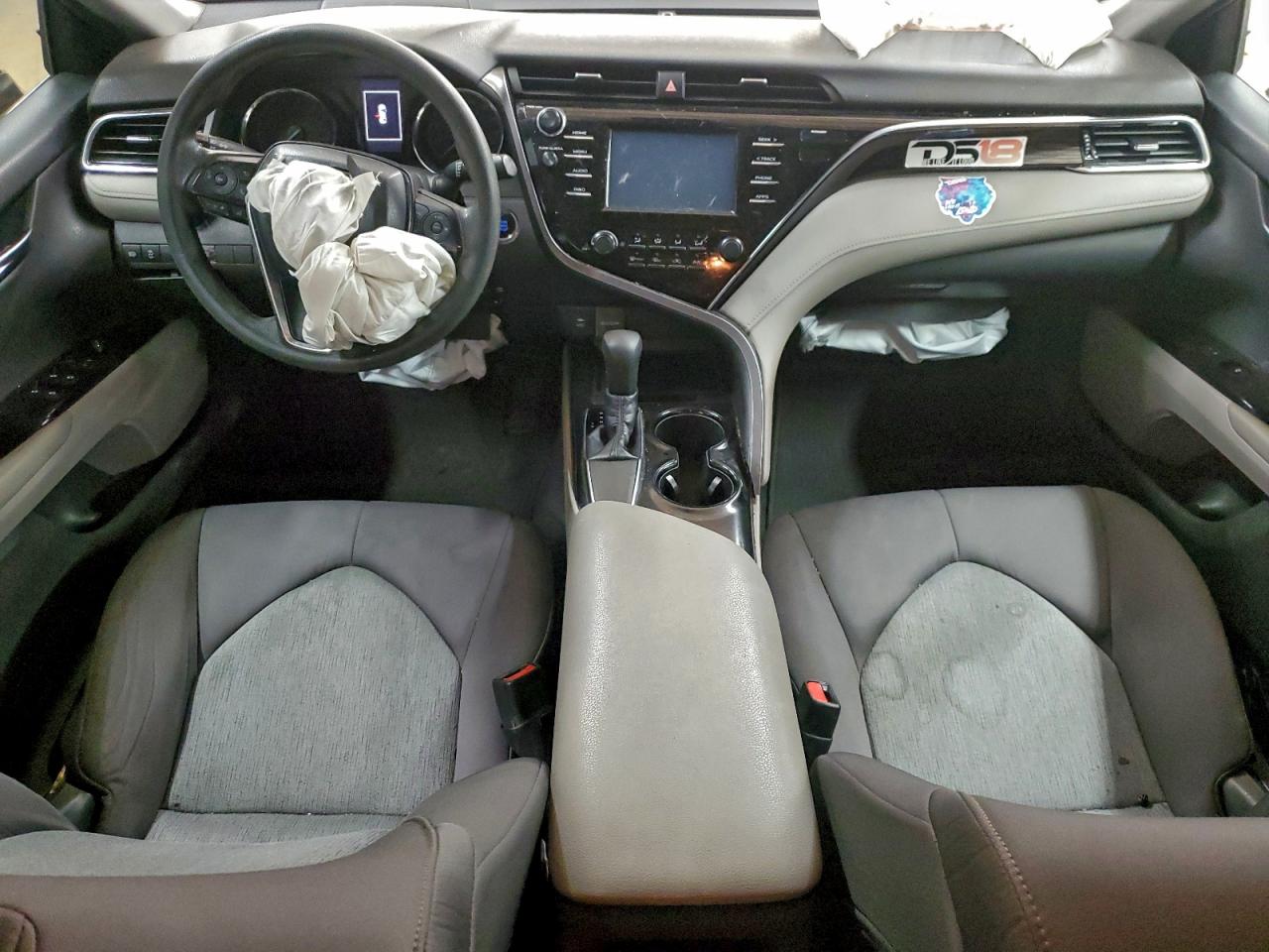 2018 TOYOTA CAMRY L photo 8