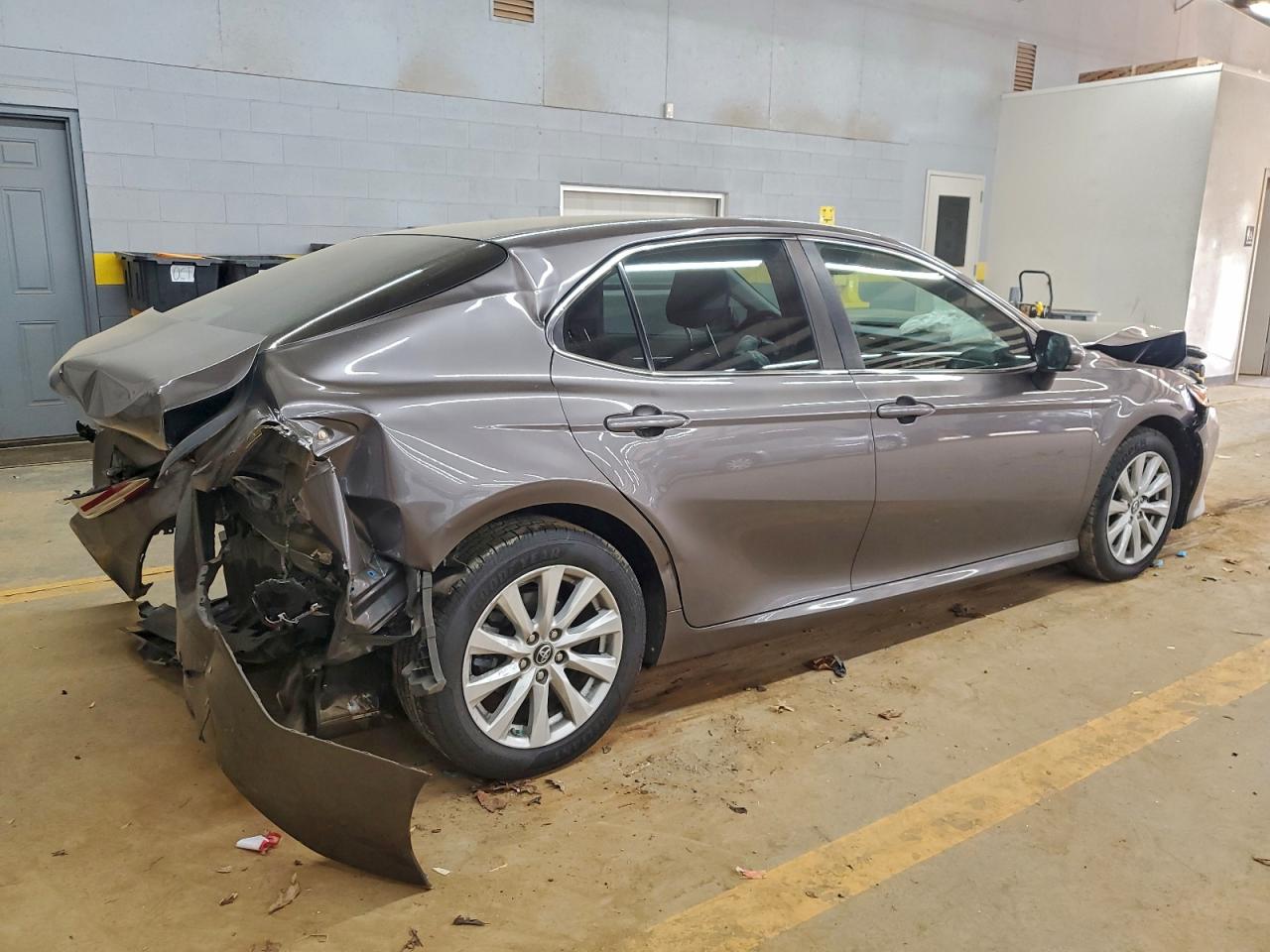2018 TOYOTA CAMRY L photo 3