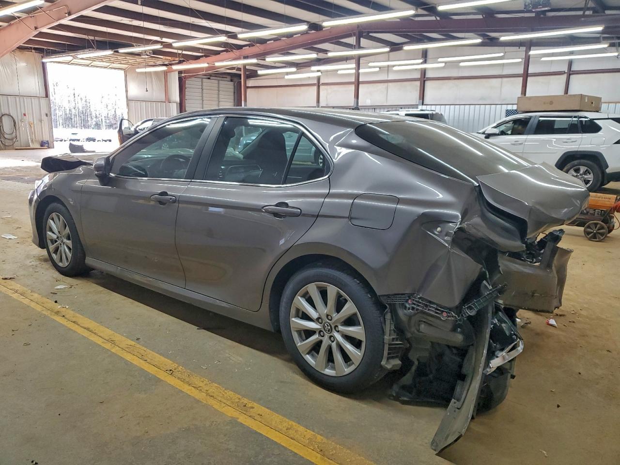 2018 TOYOTA CAMRY L photo 2