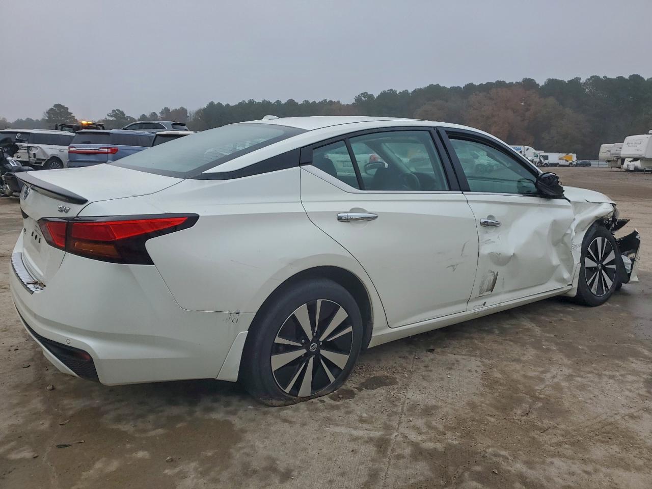 2019 NISSAN ALTIMA SV photo 3