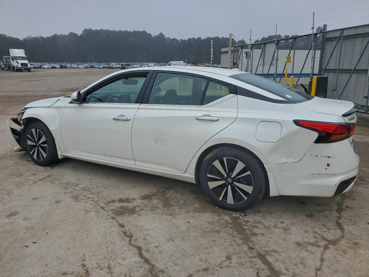 2019 NISSAN ALTIMA SV photo 2