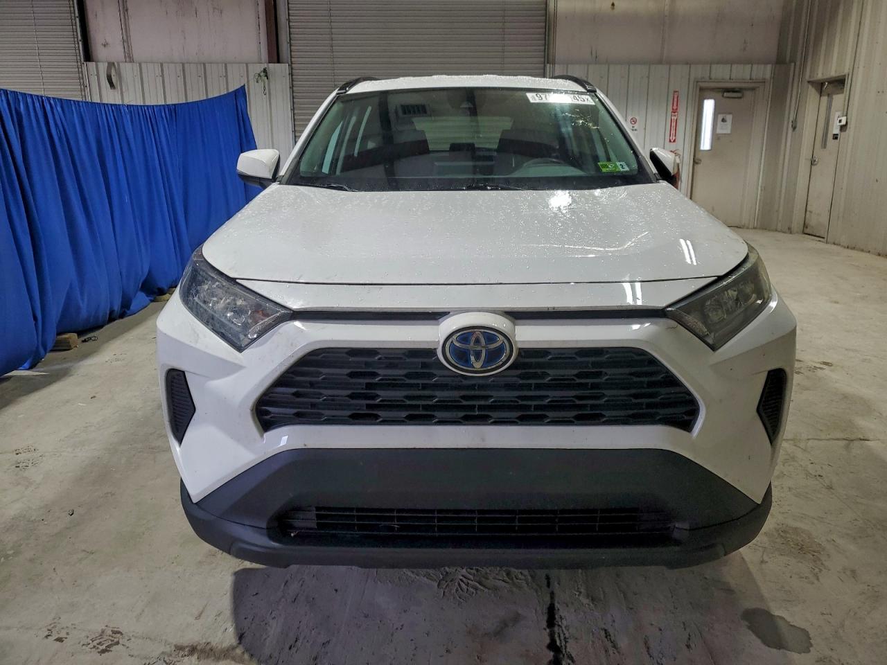 2021 TOYOTA RAV4 LE photo 5