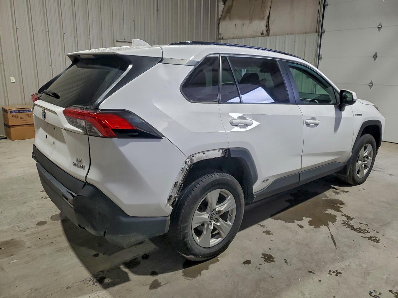 2021 TOYOTA RAV4 LE photo 3