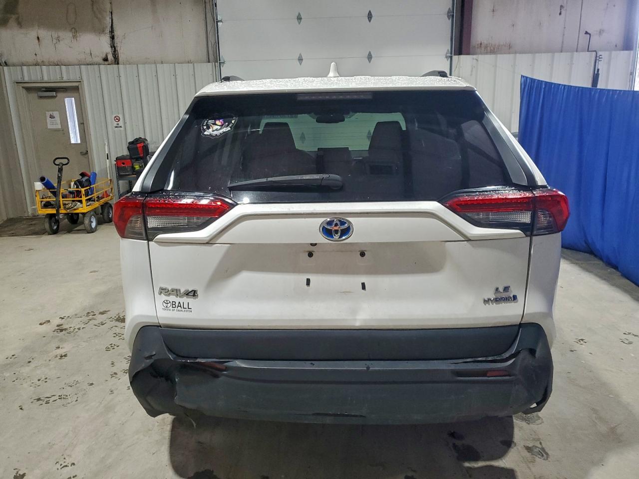 2021 TOYOTA RAV4 LE photo 6