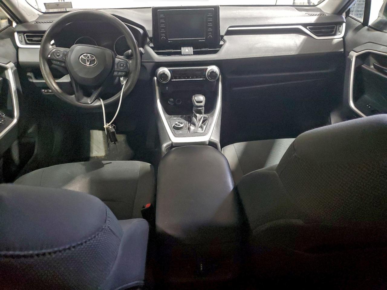 2021 TOYOTA RAV4 LE photo 8