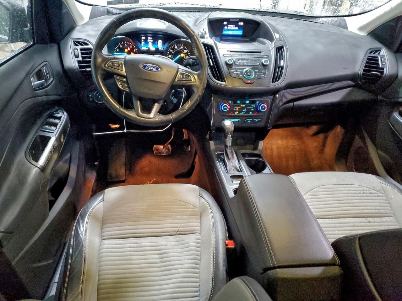 2017 FORD ESCAPE SE photo 8