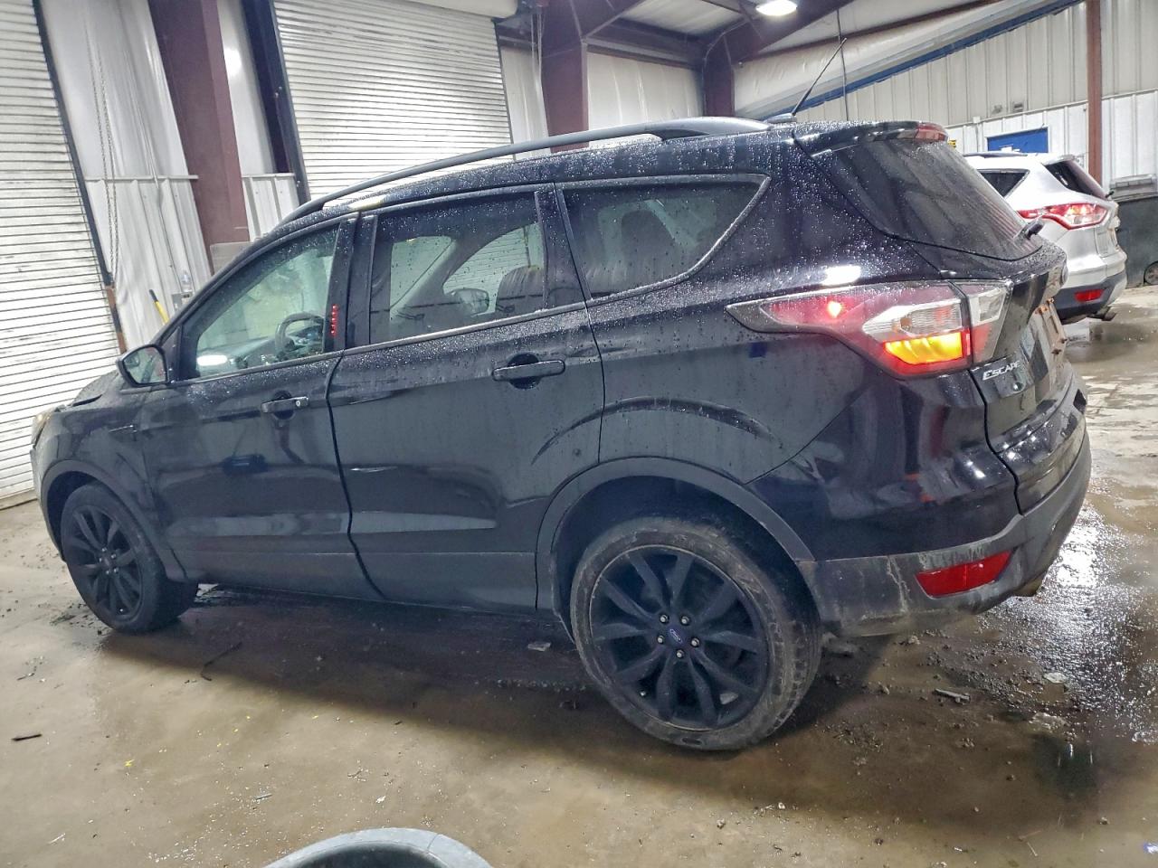 2017 FORD ESCAPE SE photo 2